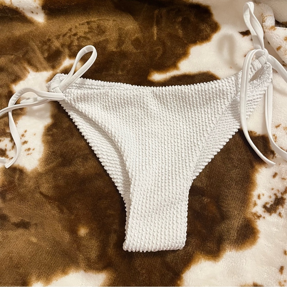 Billabong white textured cheeky bikini bottoms small